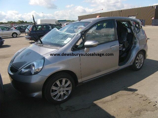 HONDA JAZZ 1300 CC AUTOMATIC BREAKING SPARES NOT SALVAGE 2005