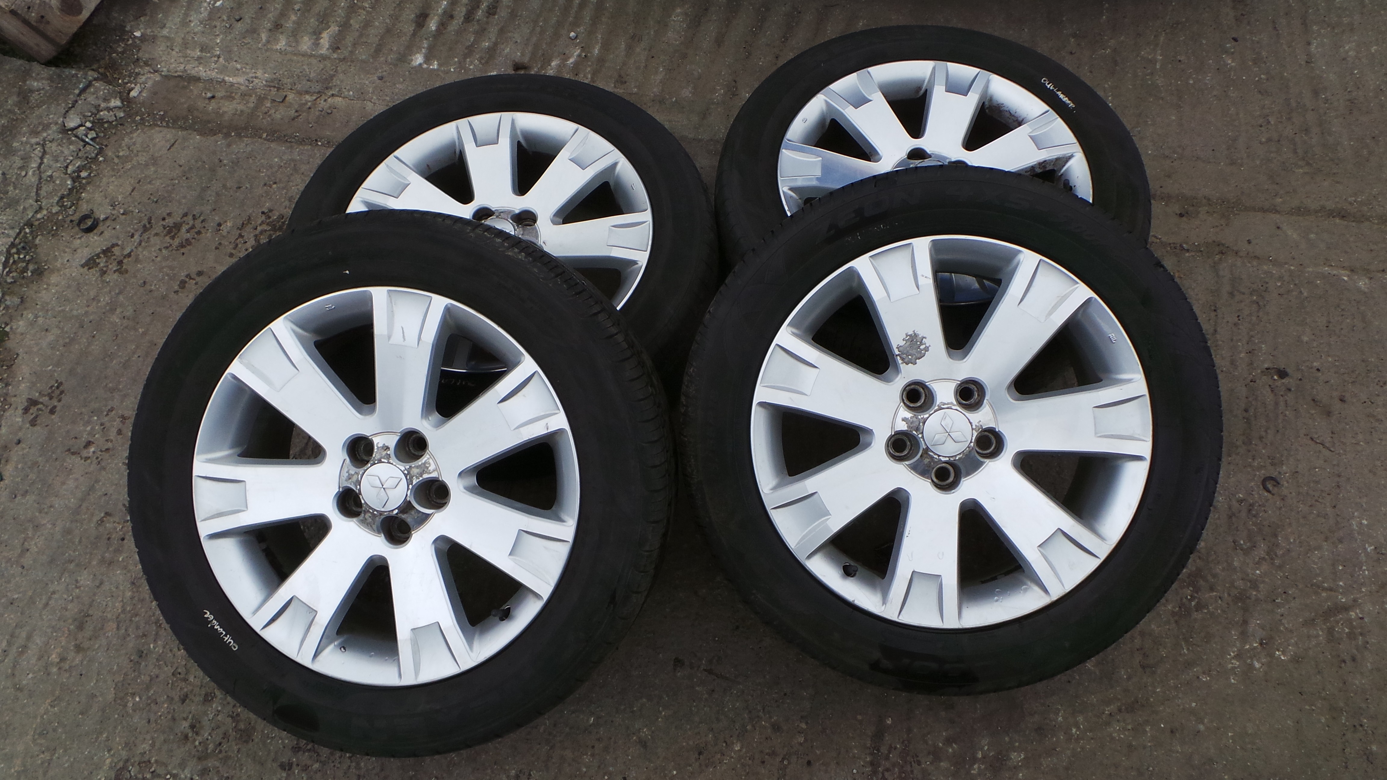 GENUINE MITSUBISHI OUTLANDER 18 INCH 18" ALLOY WHEEL SET 215/55 18 - BREAKING PARTS