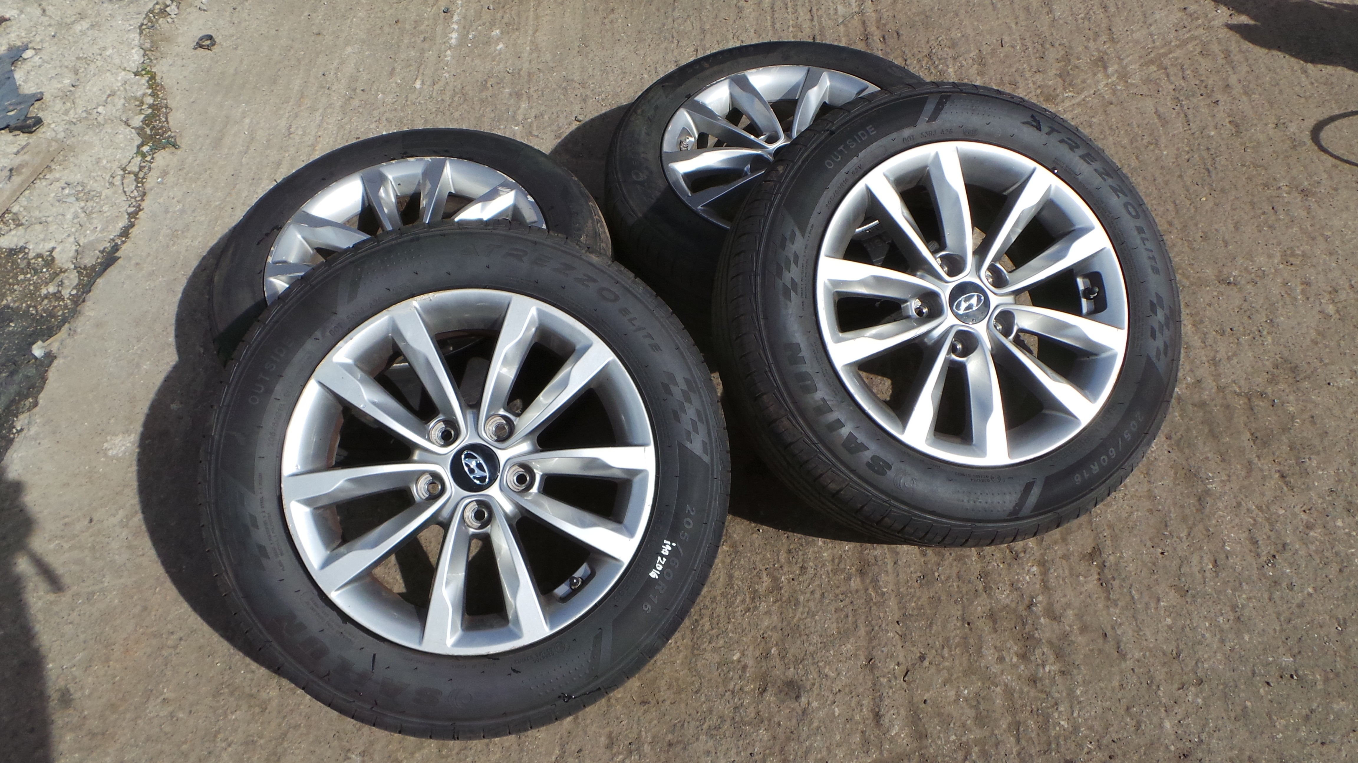 GENUINE HYUNDAI I40 I-40 I 40 16 INCH 16" ALLOY WHEEL SET (SET OF 4) 205/60 R16 - BREAKING PARTS