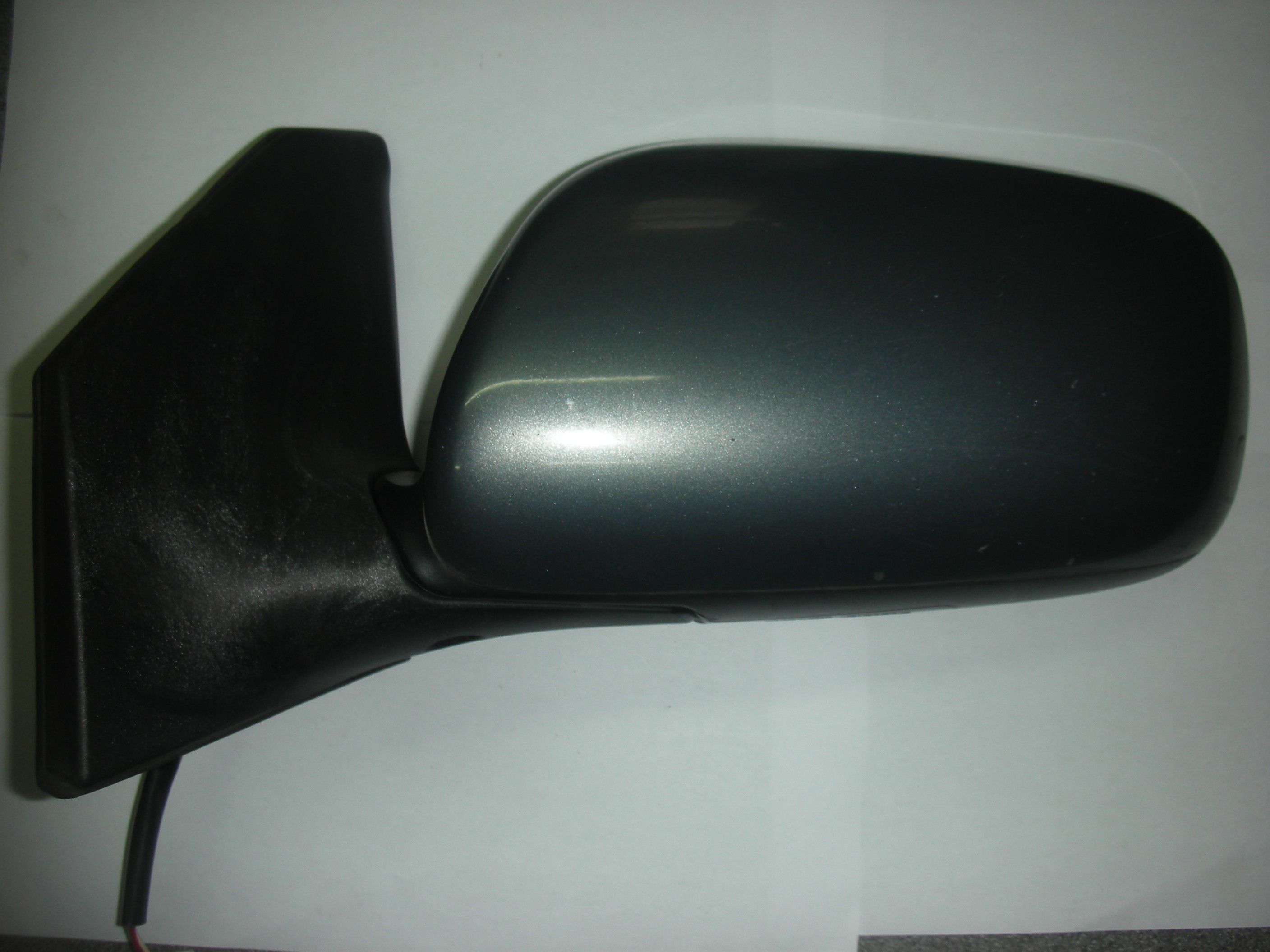 TOYOTA AVENSIS PAEENGER SIDE FRONT ELECTRIC DOOR MIRROR 2003-2007.