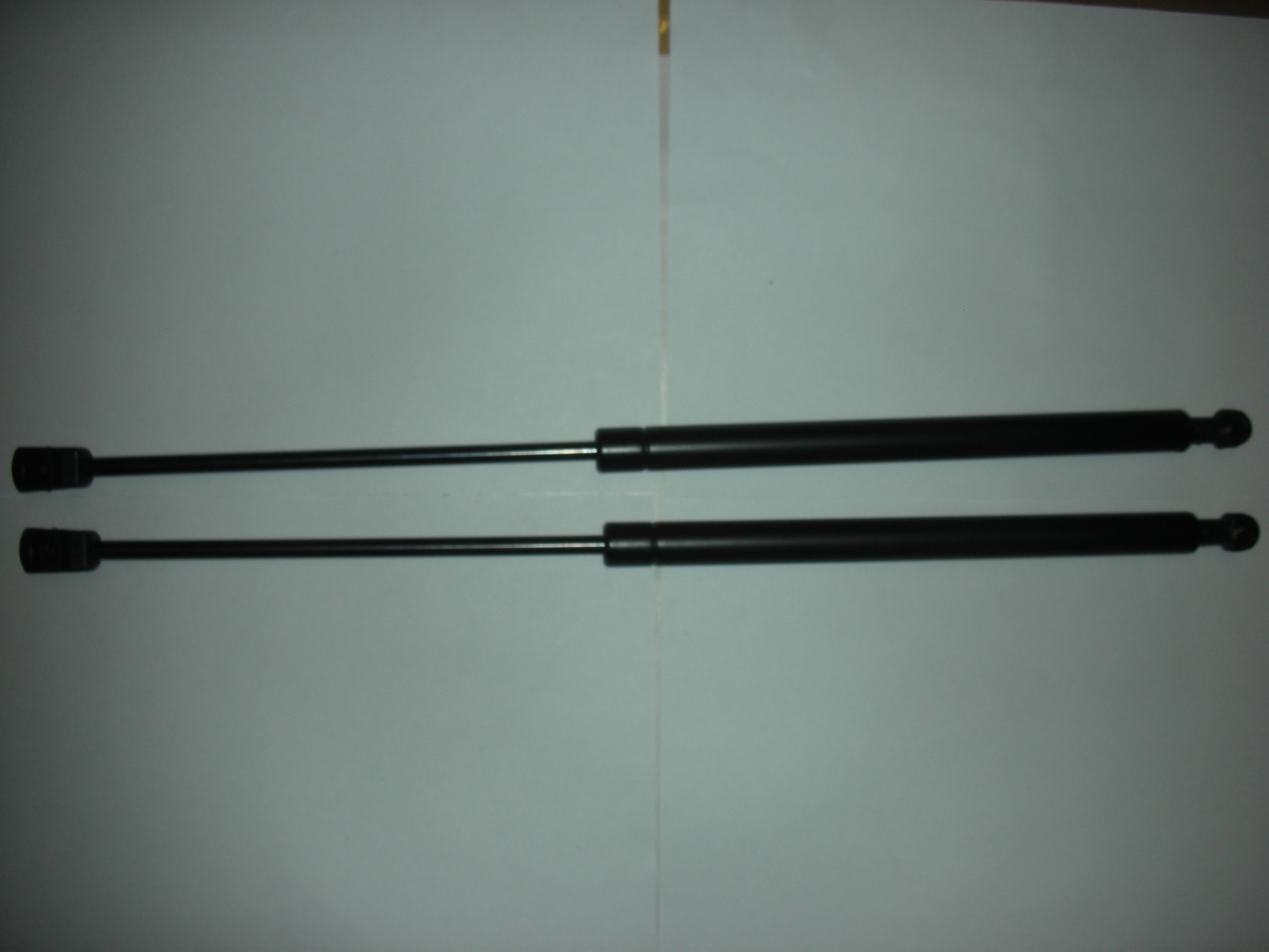 TOYOTA AVENSIS REAR GAS BACK TAILGATE STRUTS PAIR 2003-2008