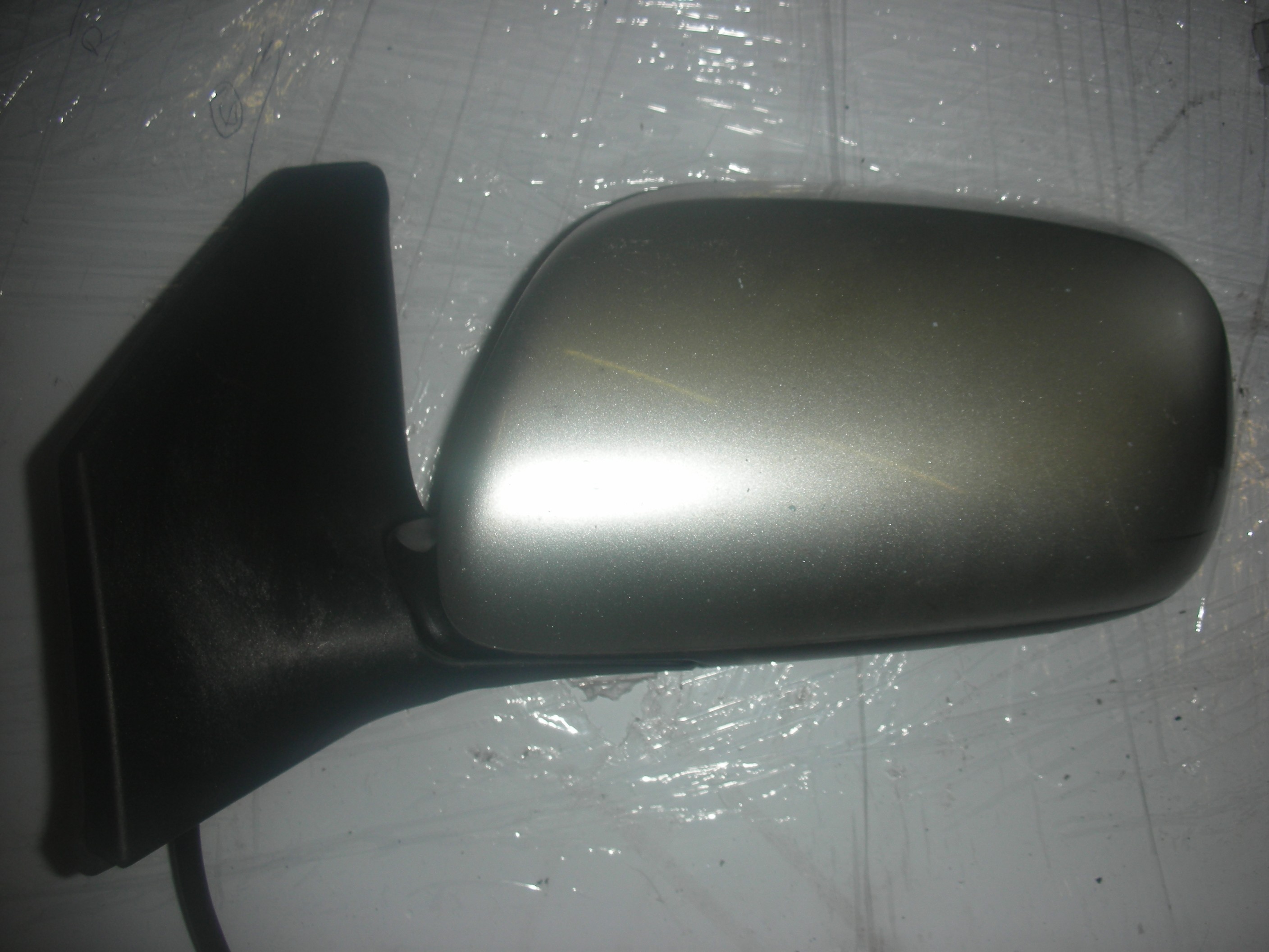 TOYOTA AVENSIS PAEENGER SIDE FRONT ELECTRIC DOOR MIRROR 2003-2007.