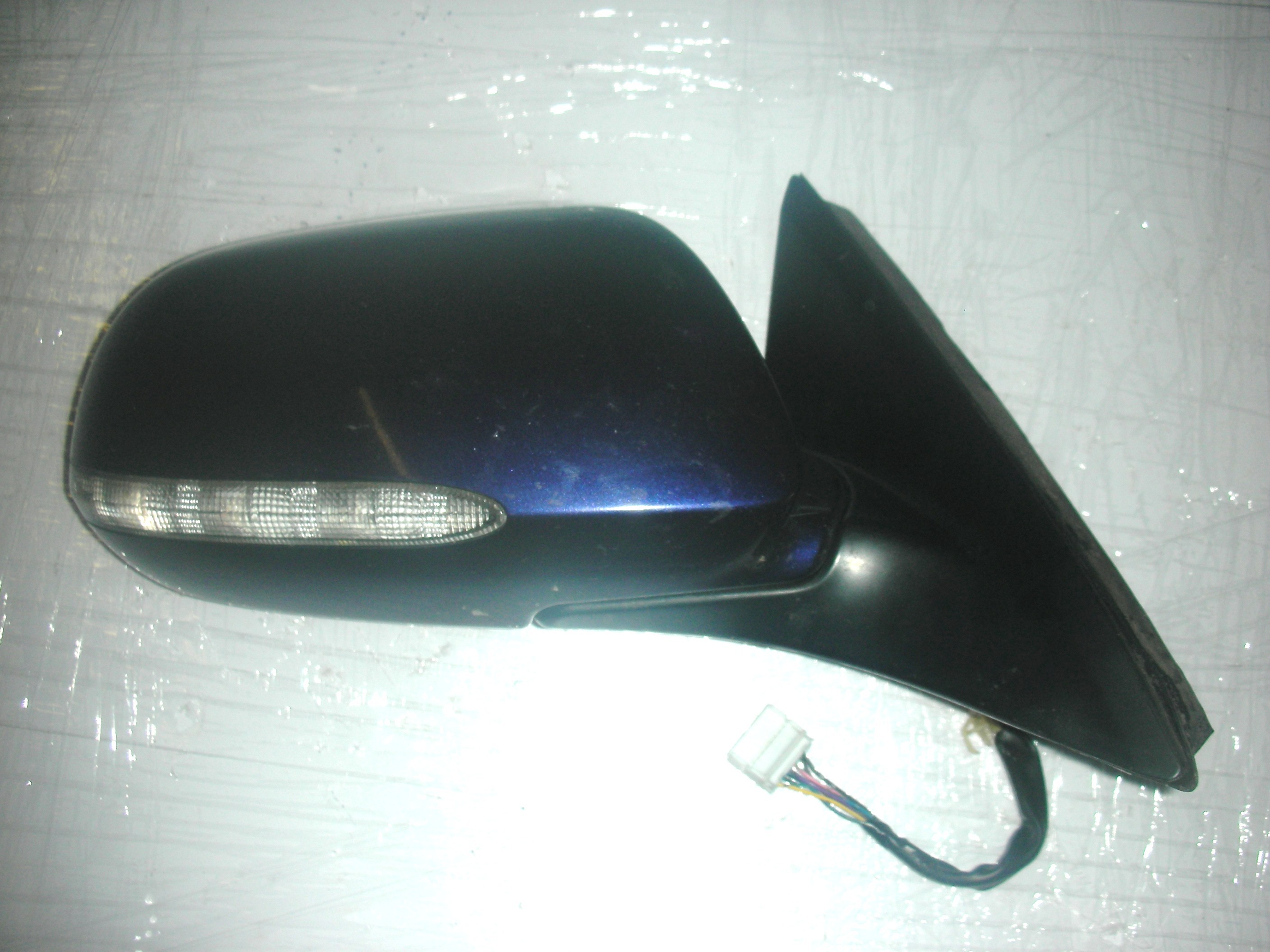 HONDA ACCORD 2200 CC DRIVER SIDE FRONT MIRROR INDICATOR TYPE 2003-2007.