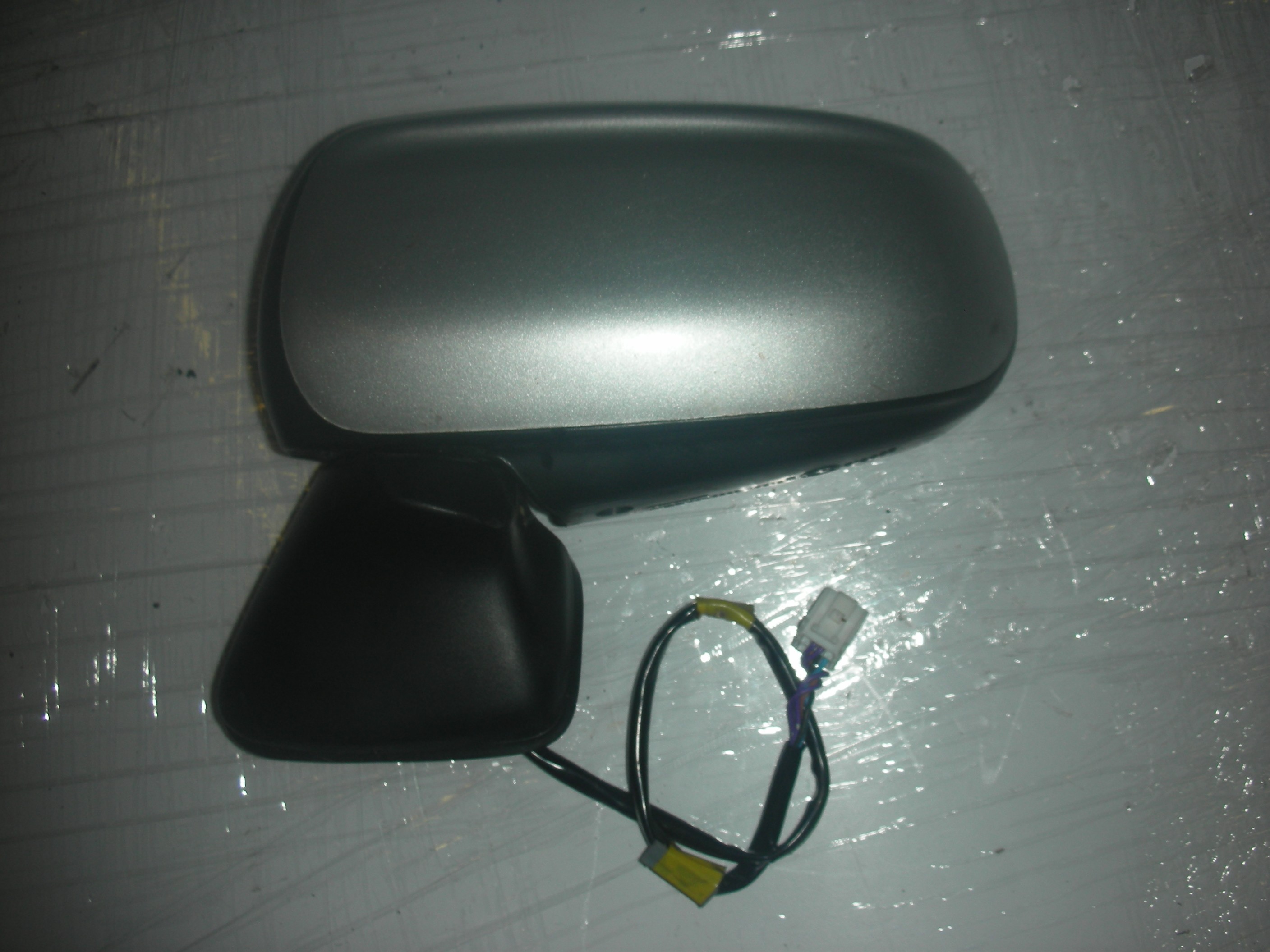 MAZDA PREMACY DRIVER SIDE FRONT ELECTRIC DOOR MIRROR 1999-2004.