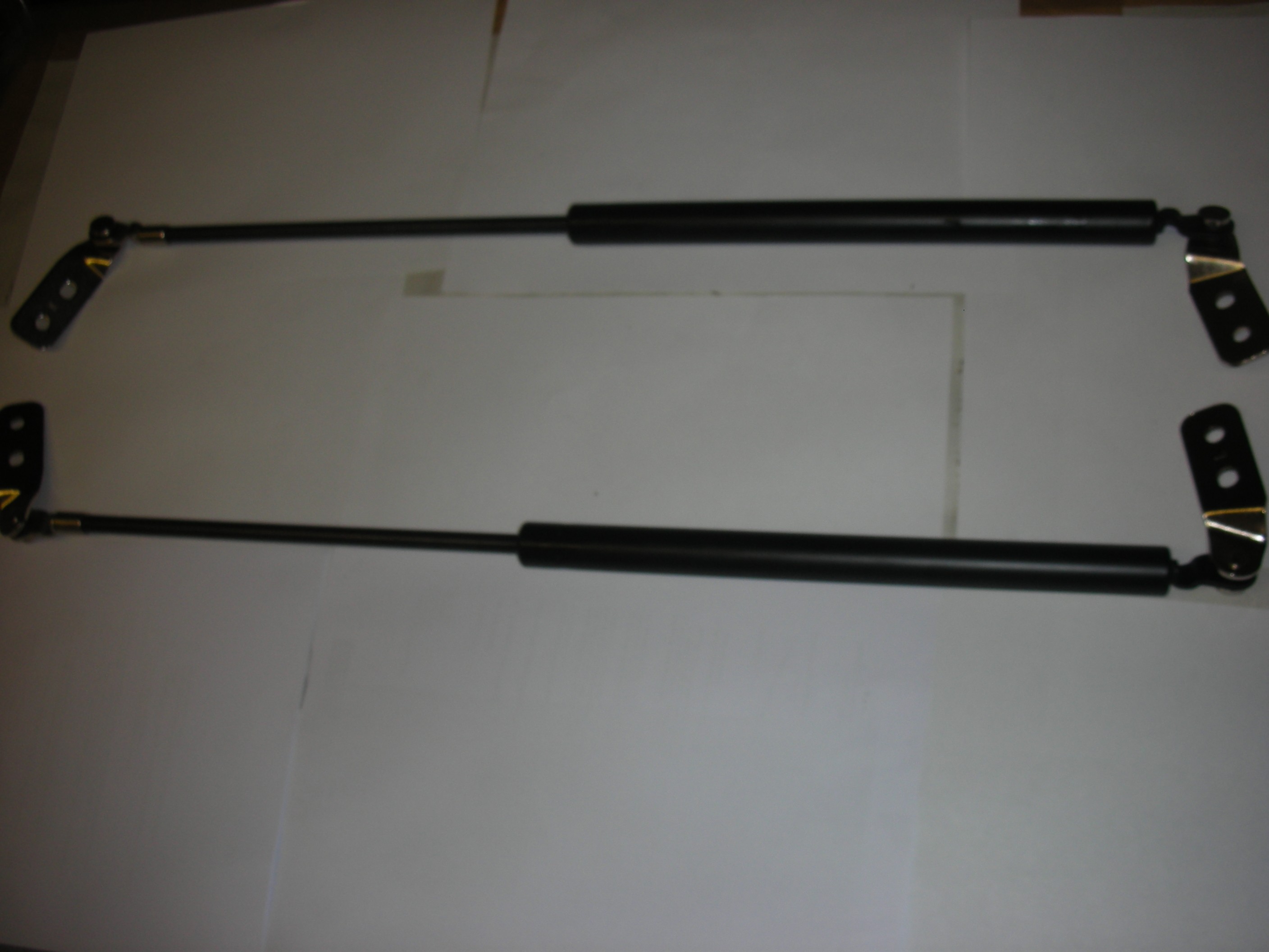 MAZDA 626 REAR TAILGATE STRUTS (PAIR) HATCH BACK 1997-2002