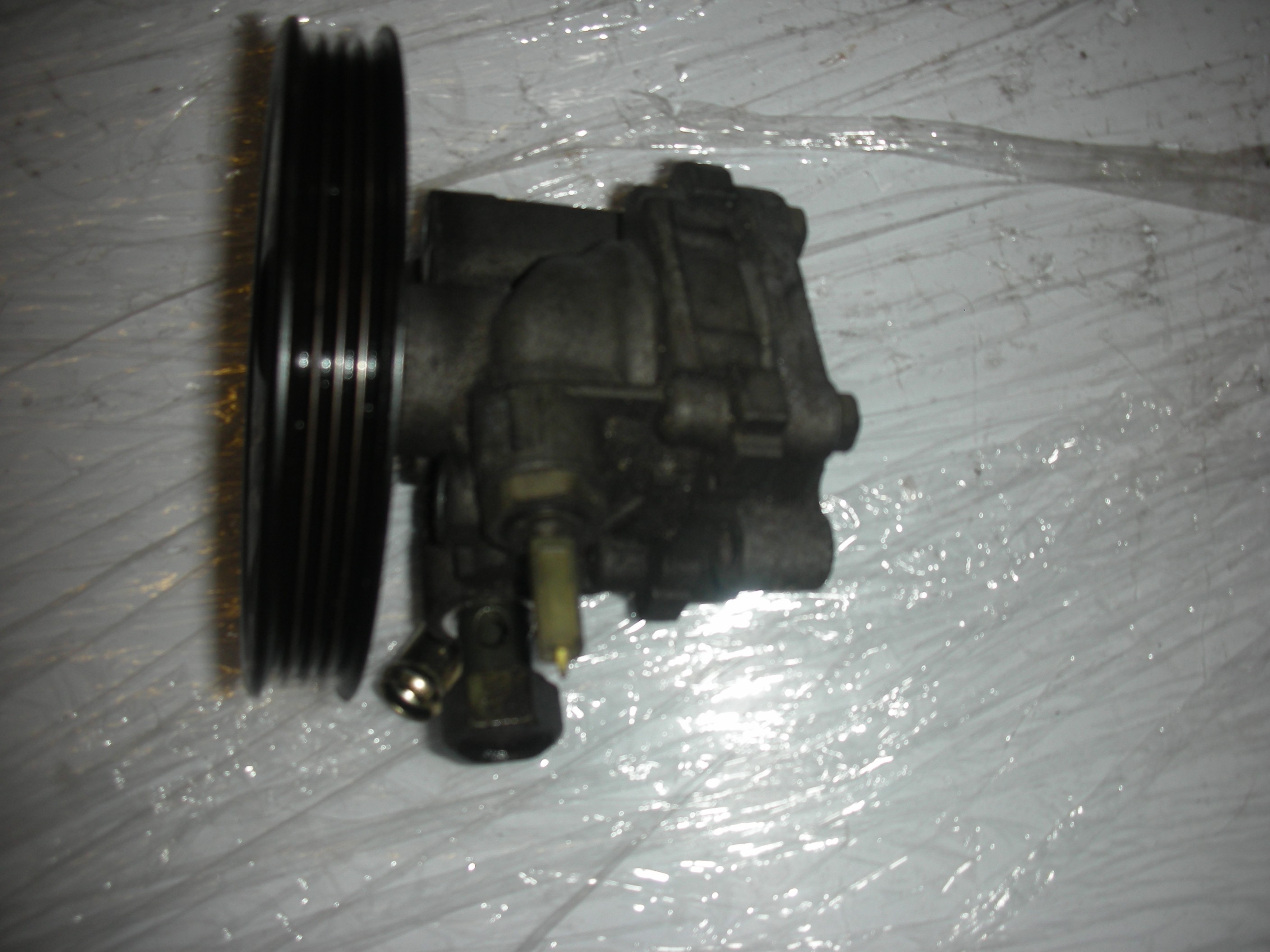 SUZUKI LIANA 1600 CC PETROL POWER STEERING PUMP 2002-2006.