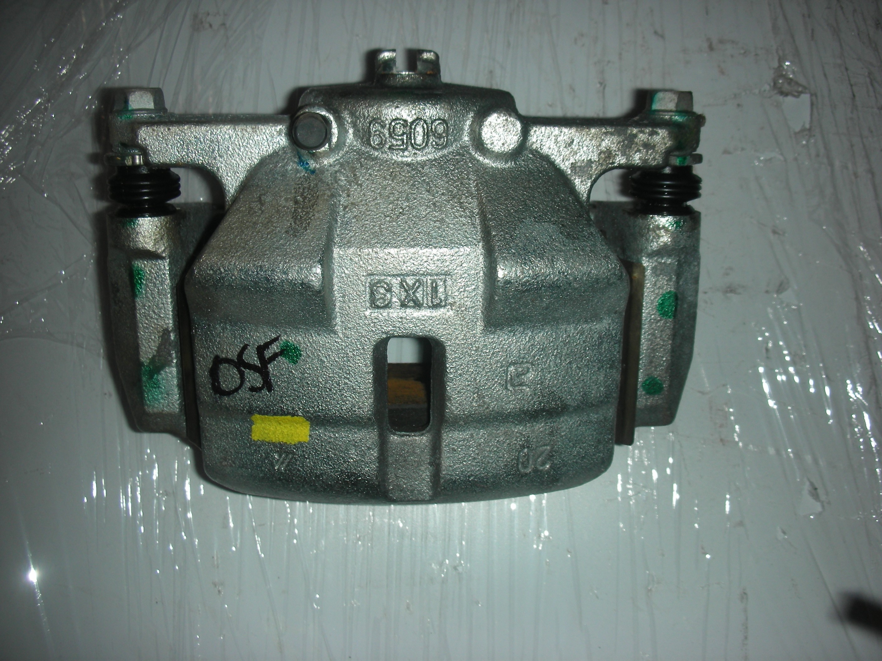 NISSAN QASHQAI DCI DRIVER SIDE FRONT BRAKE CALIPER 2007-2011.